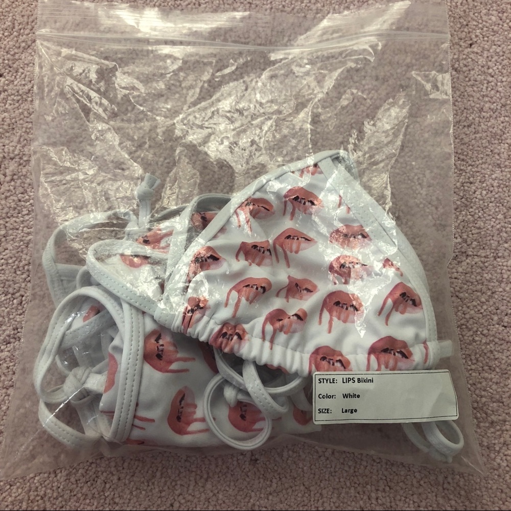 NWT White KYLIE Lips Bikini - Picture 4 of 4